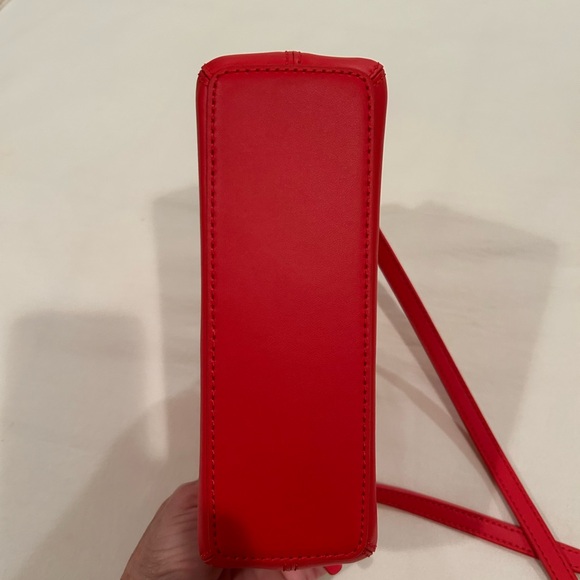 Kate Spade Shore Thing Red Crab Hilli Crossbody Bag - Picture 4 of 5